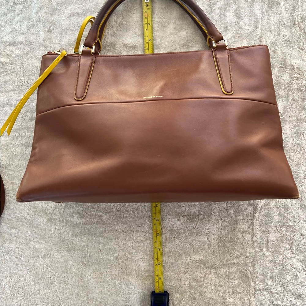 Coach Borough in Edgepaint  - A1493-30982 - Picture 9 of 16
